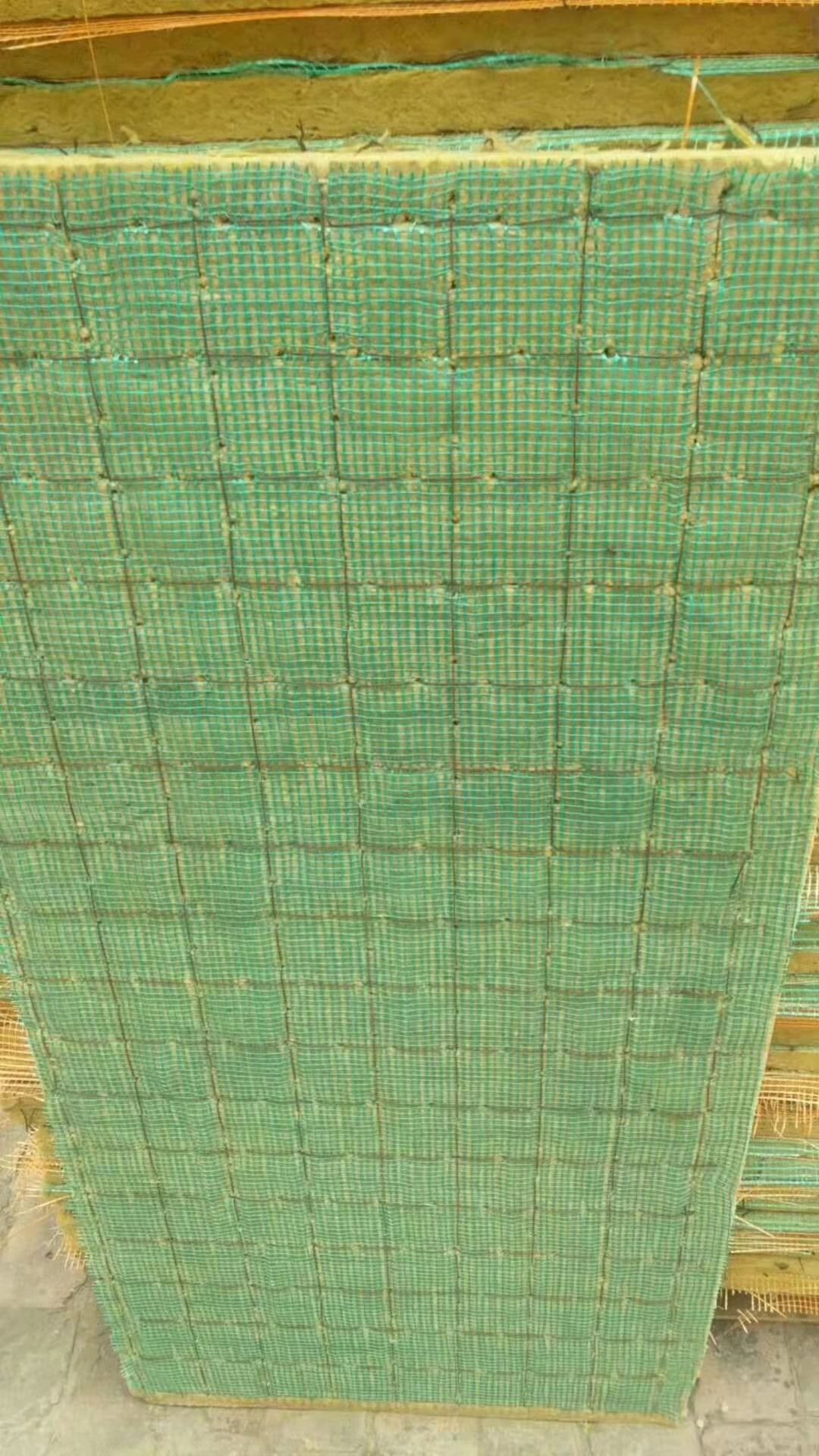 巖棉保溫網織增強板